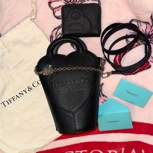 Tiffany & Co. Black Leather Zip Wallet Return To Tiffany